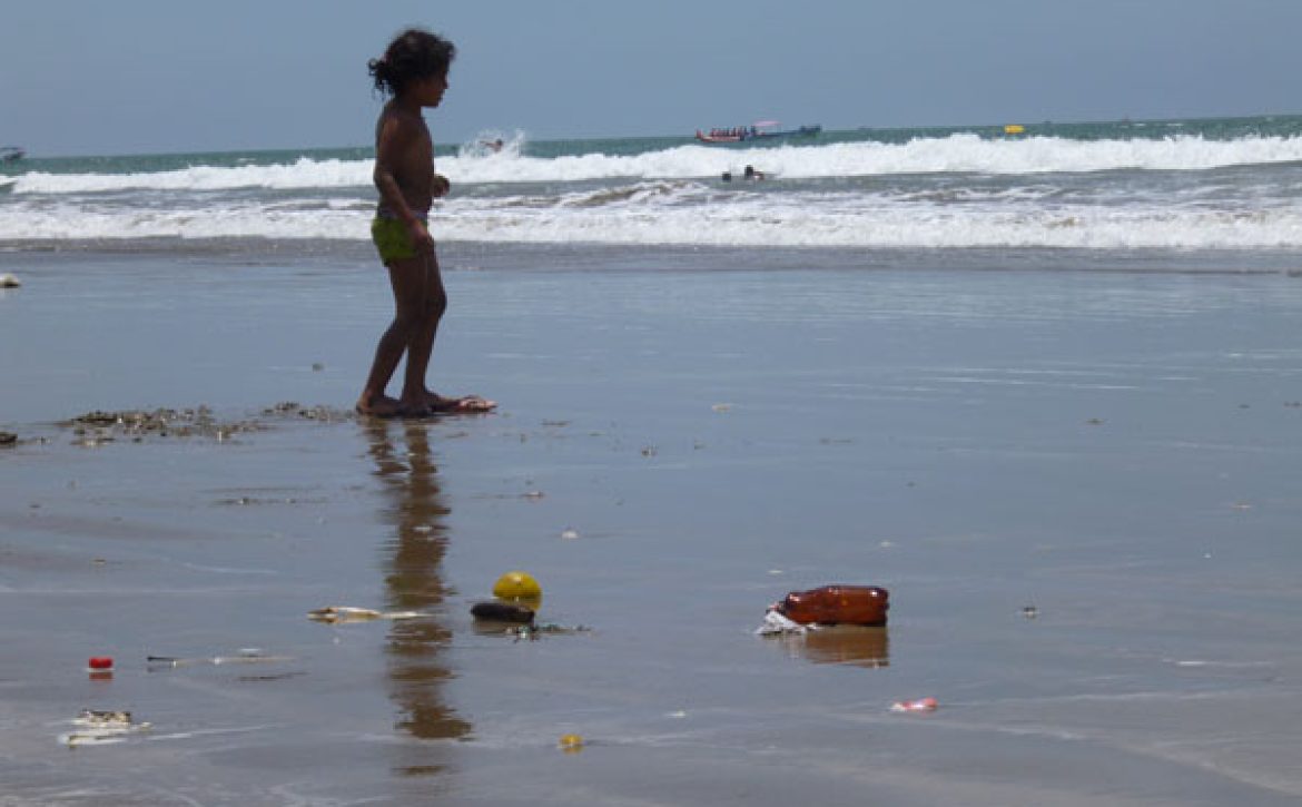 Contaminación en la playa el murcielago