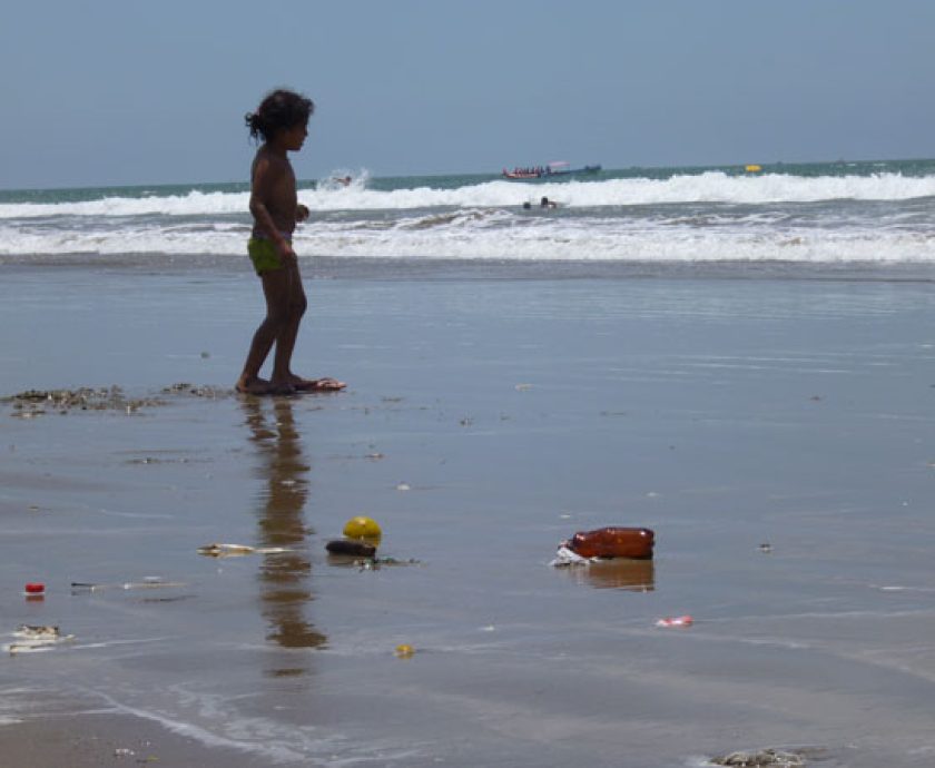 Contaminación en la playa el murcielago