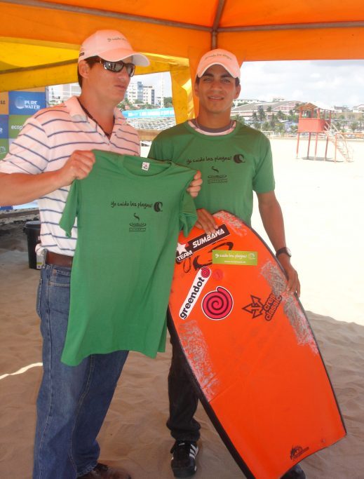 Johnny Alcívar junto a Fabrizzio Vera Presidente del Murciélago SC