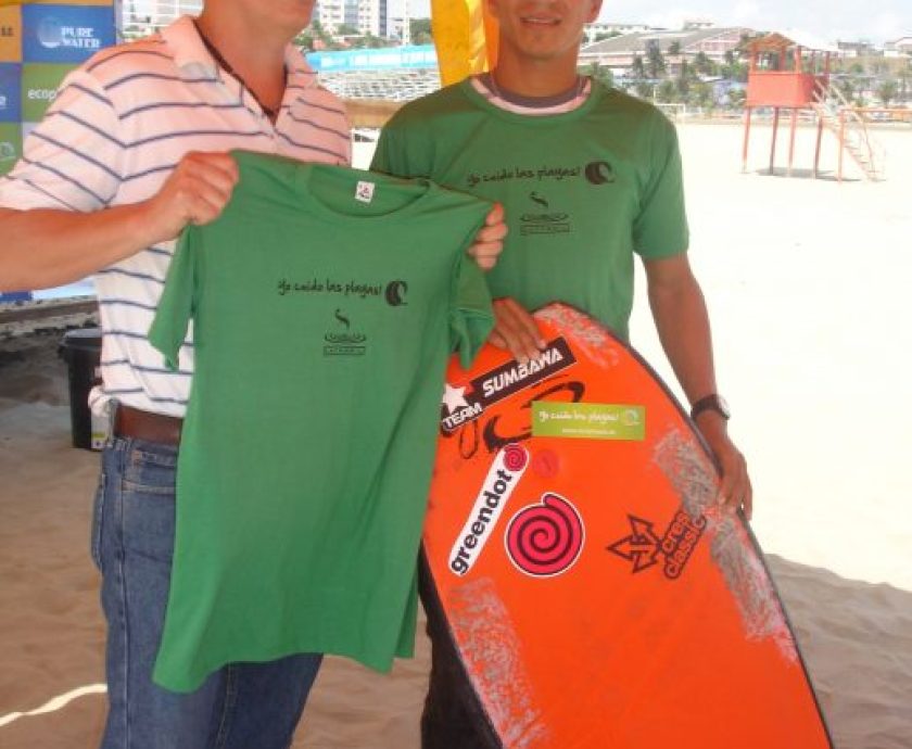 Johnny Alcívar junto a Fabrizzio Vera Presidente del Murciélago SC