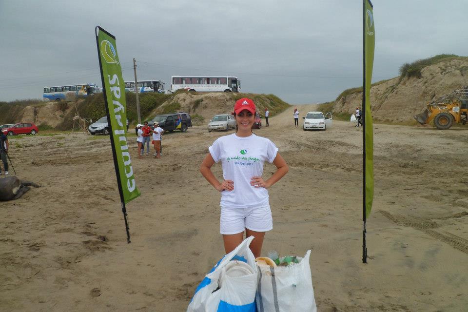 La reina de Manabi dice YO CUIDO LAS PLAYAS