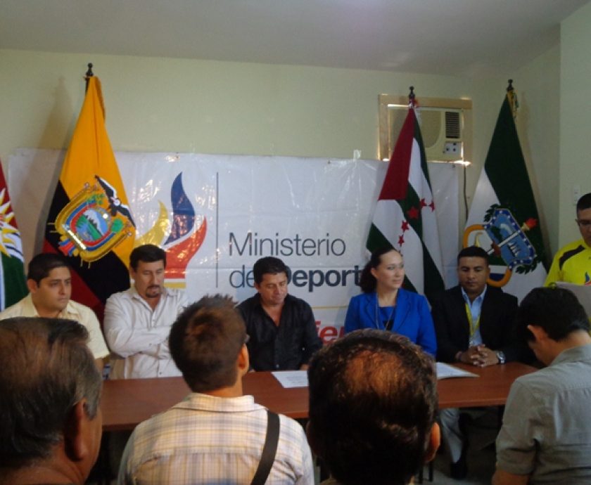 La entrega de nombramientos, Ministerio del Deporte Zona 4 en Portoviejo.