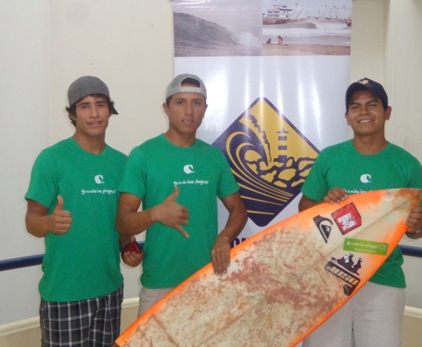 Seleccionados representando a el Murciélago Surf Club.