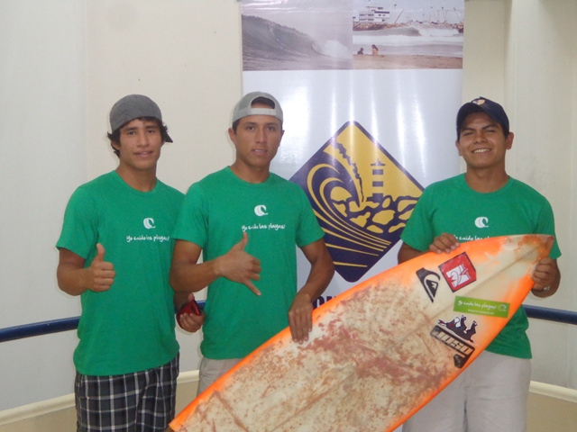 Seleccionados representando a el Murciélago Surf Club.