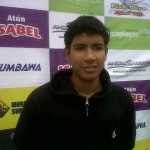 Oliver Palacios competidor en la categoría tabla