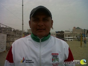 Julio Pineda profesor de voleibol 