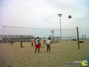 Cursos de voleibol en la playa 