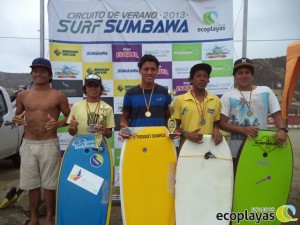 Ganadores de la categoría Boadyboard de la 5ta fecha del circuito de verano “Surf Sumbawa 2013”.