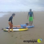 Clases de surf en la playa El Murciélago