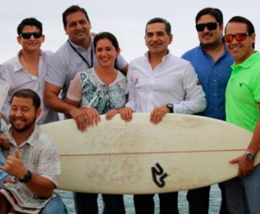 Convenio-de-cooperacion-para-la-practica-del-Surf-en-el-puerto-de-San-Mateo-1