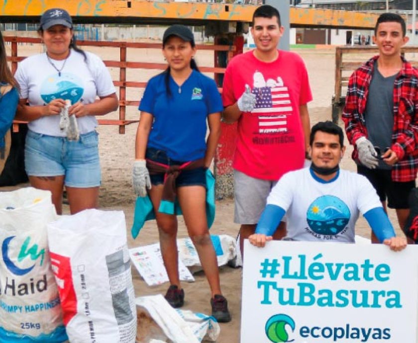 EcoPlayas retira 46.29 libras de basura de la Playa El Murciélago - Manta