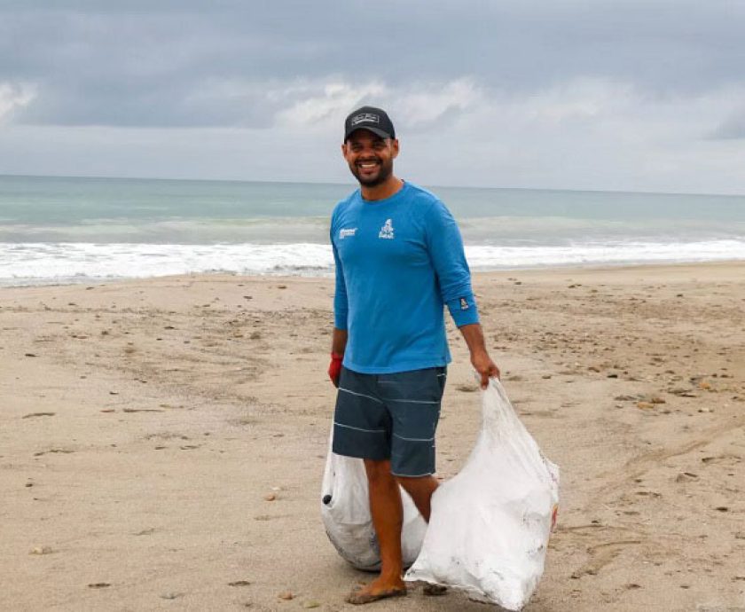 Logramos retirar 250 libras de basura de la playa Santa Marianita
